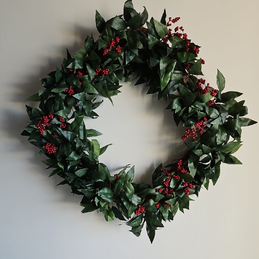 Elegant Green and Red Holiday Wreath